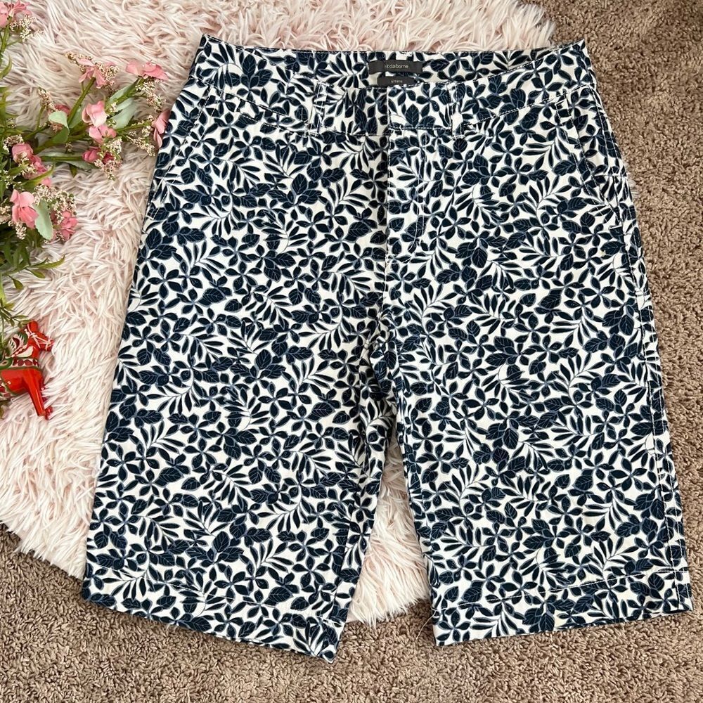 Liz Claiborne Sloan White‎ Navy Blue Floral Flat Front Burmuda Shorts Sz 10